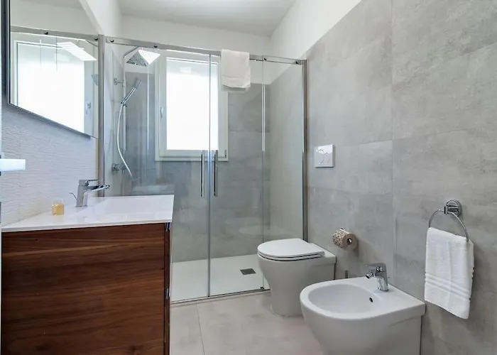 Renoir & Parking - Selection Apartment *
