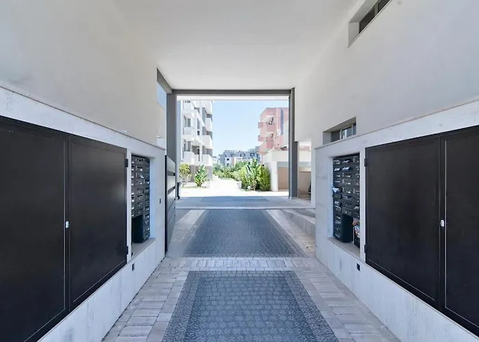 Renoir & Parking - Selection Apartment *