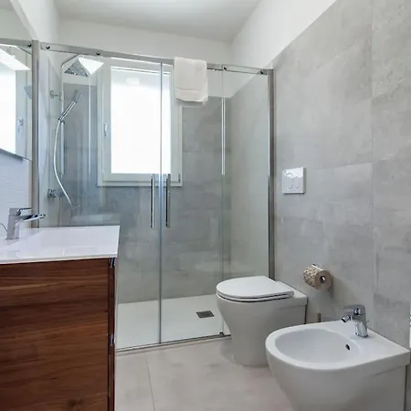 Renoir - Balcone E Box Auto - Selection Apartment *