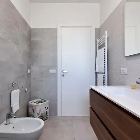 Apartment Renoir - Balcone E Box Auto - Selection