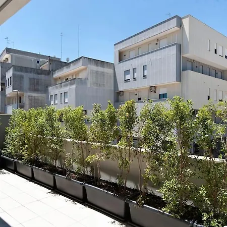 Renoir & Parking - Selection * Lecce